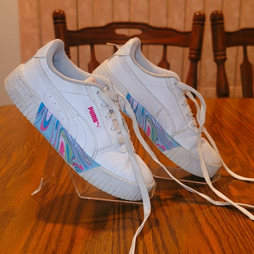 Children's size 1.5 Pumas.